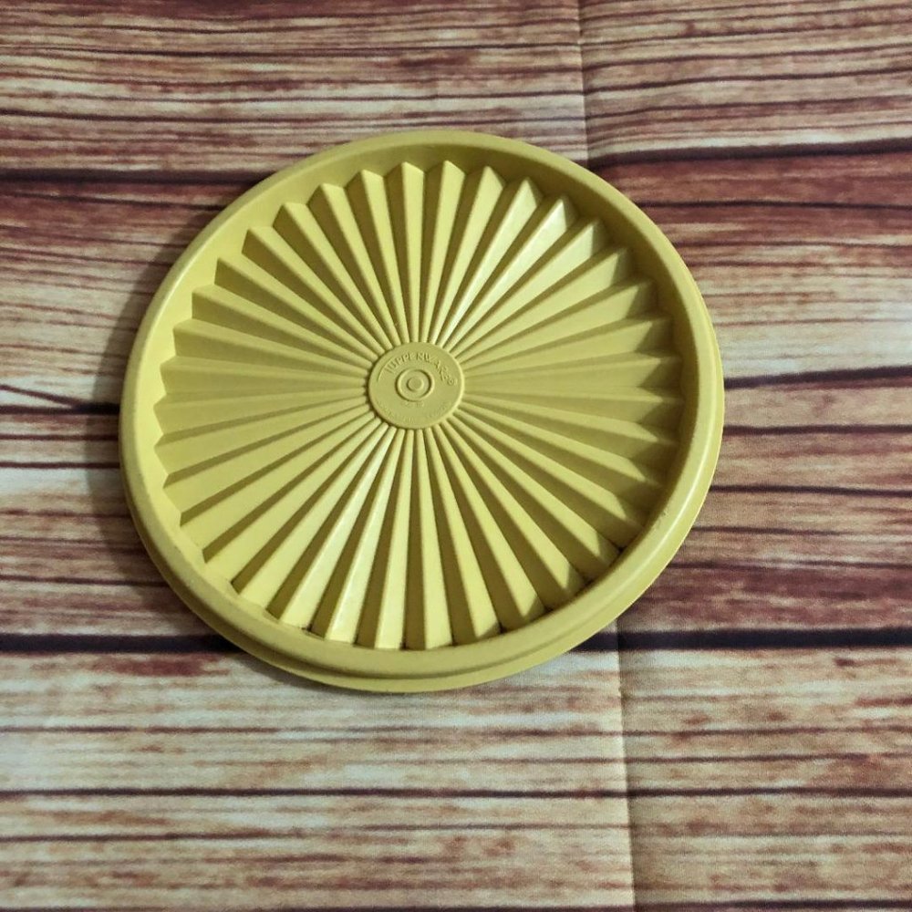 Tupperware 808-18 Servalier Replacement Lid Seal canister Harvest Gold Lid Only